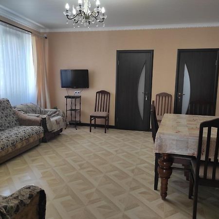 Гостевой Дом Лума Hotel Sukhumi Bagian luar foto