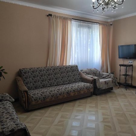 Гостевой Дом Лума Hotel Sukhumi Bagian luar foto