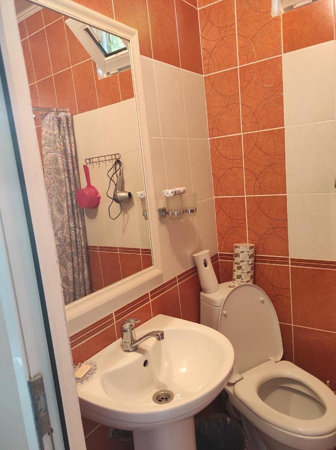 Гостевой Дом Лума Hotel Sukhumi Bagian luar foto