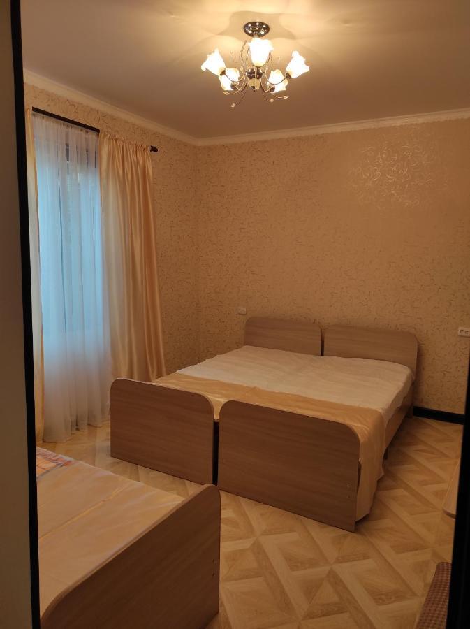 Гостевой Дом Лума Hotel Sukhumi Bagian luar foto