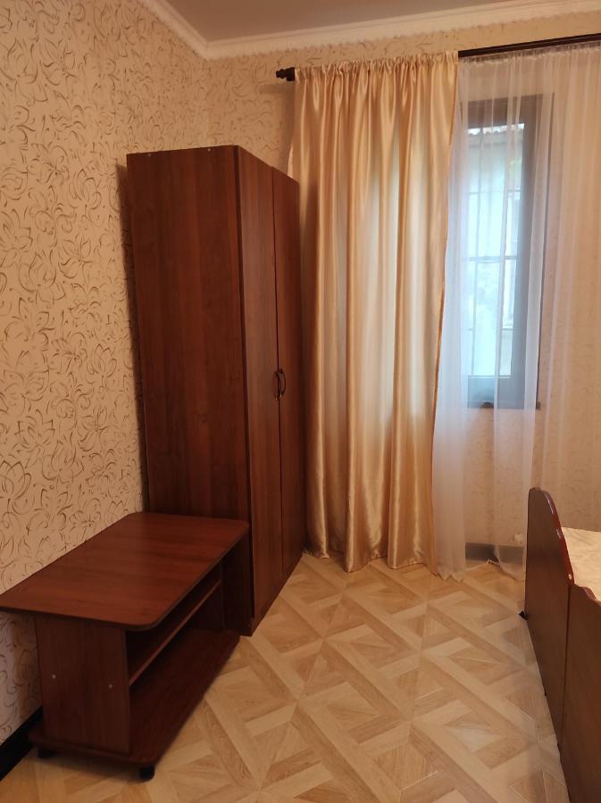 Гостевой Дом Лума Hotel Sukhumi Bagian luar foto