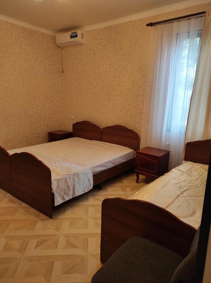 Гостевой Дом Лума Hotel Sukhumi Bagian luar foto